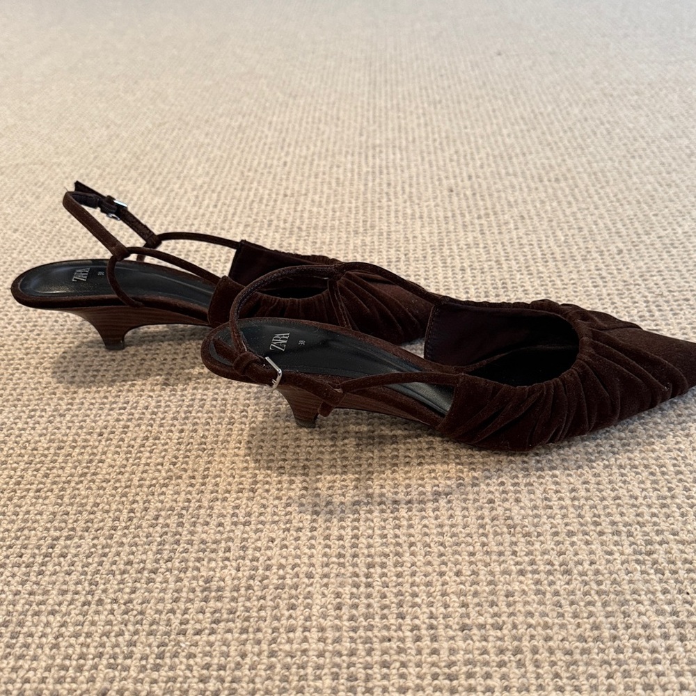 Zara velvet with wood look kitten heel - size 38 - Picture 5 of 7